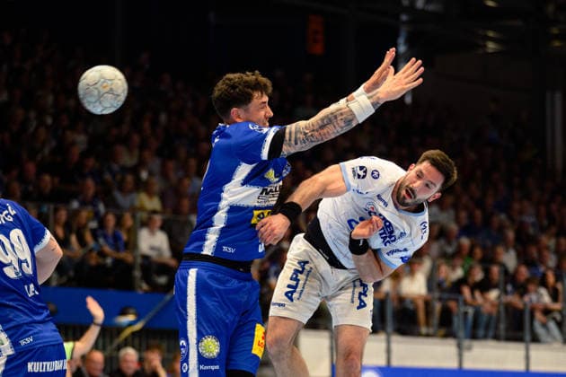 Tim Suton TBV Lemgo Lippe, 23 and Justin Kurch ThSV Eisenach, 52 GER, ThSV Eisenach v TBV Lemgo Lippe, 1 Daikin Handballbundesliga, Handball, Matchday 32, Season 2025 2026, 22 05 2026 GER, ThSV Eisenach v TBV Lemgo Lippe, 1 Daikin Handballbundesliga, Handball, Matchday 32, Season 2025 2026, 22 05 2026 Eisenach Copyright: xEibner-Pressefoto MartinxHerbstx EP_MHT