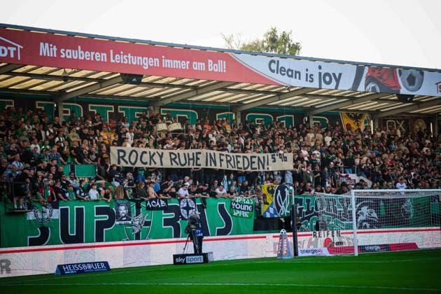 22 05 2026, Ried im Innkreis, AUT, On the road in Upper Austria, SV Oberbank Ried Rapid Wien, Austrian Football League, ADMIRAL Bundesliga, in the picture memorial minute, Artner Rocky,