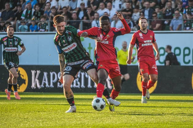 Football Austria, Admiral Bundesliga European Cup Playoff Final ECL 2025 2026, SV Oberbank Ried vs SK Rapid Vienna SKR BWT x Oberösterreichische Arena Ried Philipp Pomer SV Oberbank Ried with Akoua Romeo Amane Copyright: xLukasxBierederx