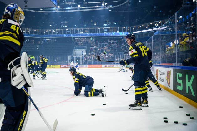 260522 Anton Frondell of Sweden during warm up ahead of the 2026 IIHF Ice Hockey World Championship match between Sweden and Italy on May 22, 2026 in Fribourg Photo Jesper Zerman BILDBYRAN kod JZ JZ0726 ishockey ice hockey ishockey vm 2026 vm 2026 iihf world championship sverige sweden italien italy bbeng  Copyright: JESPERxZERMAN BB260522JZ088