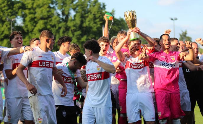Berlin , soccer final DFB cup juniors VfL Wolfsburg vs VfB Stuttgart , cheering VfB , with cup Yanik Spalt