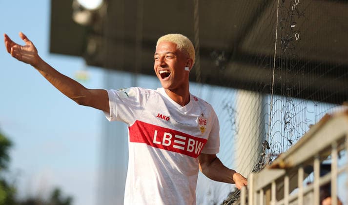 Berlin , Football final DFB Cup Juniors VfL Wolfsburg vs VfB Stuttgart , Cheering VfB , Colin Kroll Thiel