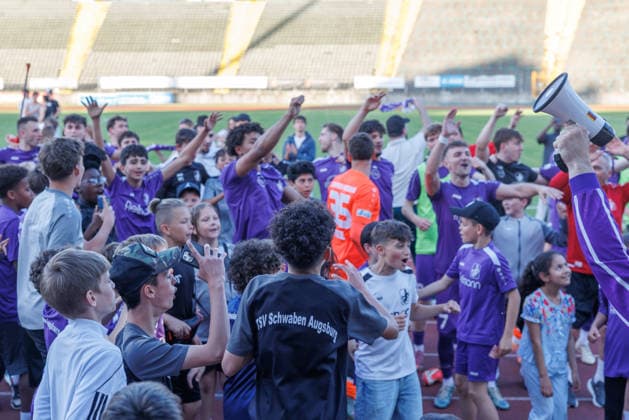 Team TSV Schwaben Augsburg celebrates relegation during the match between TSV Schwaben Augsburg v SV Kirchanschöring, Soccer, Men, Regionalliga Bayern Relegation, 2025 2026, 2 Matchday on 22 05 2026 in Augsburg, Rosenaustadion Bayern Germany