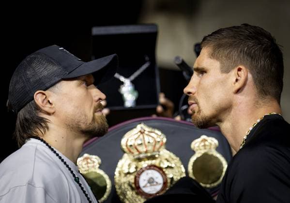 CAIRO - World champion Oleksandr Usyk and boxer Rico Verhoeven during a weigh-in at the Grand Egyptian Museum ahead of the title fight at the Pyramids of Giza. KOEN VAN WEEL ANP xVIxANPxSportx xxANPxIVx 559066379 originalFilename: 559066379.jpg