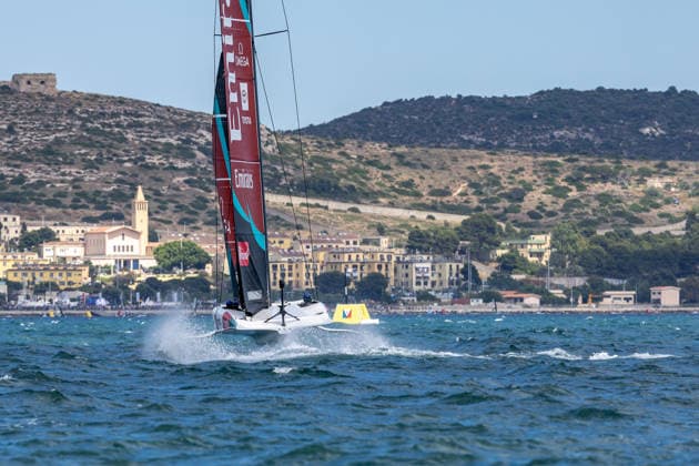 Louis Vuitton 38Th America™S Cup Preliminary Regatta Sardinia Emirates Team New Zealand Women And Youth in azione durante il primo giorno di regate ufficiali. La regata preliminare in Sardegna, che fa parte della 38Âª America s Cup ed e sponsorizzata da Louis Vuitton, offre ai team la prima opportunitÃ di mettere alla prova le proprie capacitÃ in vista dell evento di Napoli del 2027. Le regate si svolgeranno nel Golfo di Cagliari e vedranno in gara imbarcazioni AC40 monotipo completamente equalizzate, capaci di raggiungere velocitÃ superiori ai 40 nodi. VenerdÃ¬ 22 maggio 2026 - ( Photo Mauro Ujetto LaPresse ) Louis Vuitton 38Th America™S Cup Preliminary Regatta Sardinia Emirates Team New Zealand Women And Youth on the first day of racing in the Preliminary Regatta in Cagliari The preliminary regatta in Sardinia, which is part of the 38th America s Cup and sponsored by Louis Vuitton, offers the first opportunity for teams to test their skills as they prepare for the event in Naples in 2027. The races will take place in the Gulf of Cagliari, featuring fully equalized AC40 one-design yachts that can reach speeds exceeding 40 knots. Friday 22 May 2026 - ( Photo Mauro Ujetto LaPresse )  Copyright: xMauroxUjettox LaPressex