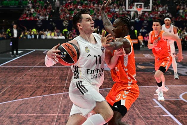 Valencia Basket v Real Madrid Euroleague Final Four Mario Hezonja of Real Madrid against Brancou Badio of Valencia during the Euroleague match, Final Four Semifinal between Valencia Basket v Real Madrid played at ATHENS Telekom Center Athens Stadium on May 22nd 2026 in Athens Greece Athens Greece Basketball Copyright: xAgenciaxLOFx