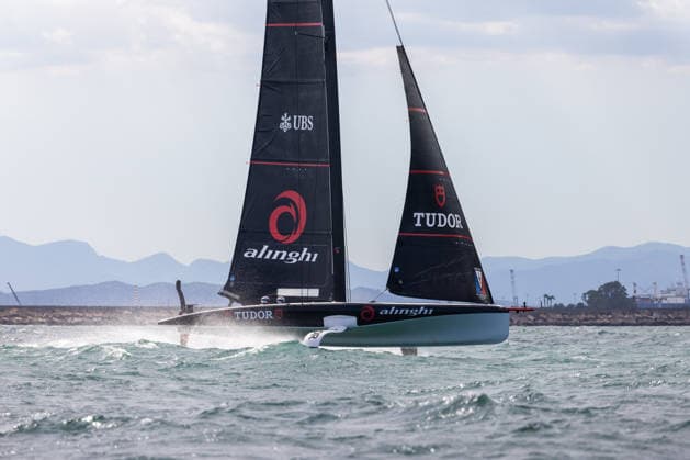 Louis Vuitton 38Th America™S Cup Preliminary Regatta Sardinia Tudor Team Alinghi in azione durante il primo giorno di regate ufficiali. La regata preliminare in Sardegna, che fa parte della 38Âª America s Cup ed e sponsorizzata da Louis Vuitton, offre ai team la prima opportunitÃ di mettere alla prova le proprie capacitÃ in vista dell evento di Napoli del 2027. Le regate si svolgeranno nel Golfo di Cagliari e vedranno in gara imbarcazioni AC40 monotipo completamente equalizzate, capaci di raggiungere velocitÃ superiori ai 40 nodi. VenerdÃ¬ 22 maggio 2026 - ( Photo Mauro Ujetto LaPresse ) Louis Vuitton 38Th America™S Cup Preliminary Regatta Sardinia Tudor Team Alinghi on the first day of racing in the Preliminary Regatta in Cagliari The preliminary regatta in Sardinia, which is part of the 38th America s Cup and sponsored by Louis Vuitton, offers the first opportunity for teams to test their skills as they prepare for the event in Naples in 2027. The races will take place in the Gulf of Cagliari, featuring fully equalized AC40 one-design yachts that can reach speeds exceeding 40 knots. Friday 22 May 2026 - ( Photo Mauro Ujetto LaPresse )  Copyright: xMauroxUjettox LaPressex
