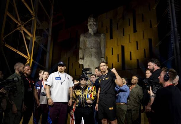 CAIRO - World champion Oleksandr Usyk and boxer Rico Verhoeven during a weigh-in at the Grand Egyptian Museum ahead of the title fight at the Pyramids of Giza. KOEN VAN WEEL ANP xVIxANPxSportx xxANPxIVx 559066782 originalFilename: 559066782.jpg