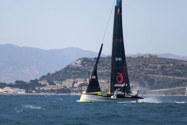 Louis Vuitton 38Th America™S Cup Preliminary Regatta Sardinia Tudor Team Alinghi in azione durante il primo giorno di regate ufficiali. La regata preliminare in Sardegna, che fa parte della 38Âª America s Cup ed e sponsorizzata da Louis Vuitton, offre ai team la prima opportunitÃ di mettere alla prova le proprie capacitÃ in vista dell evento di Napoli del 2027. Le regate si svolgeranno nel Golfo di Cagliari e vedranno in gara imbarcazioni AC40 monotipo completamente equalizzate, capaci di raggiungere velocitÃ superiori ai 40 nodi. VenerdÃ¬ 22 maggio 2026 - ( Photo Mauro Ujetto LaPresse ) Louis Vuitton 38Th America™S Cup Preliminary Regatta Sardinia Tudor Team Alinghi on the first day of racing in the Preliminary Regatta in Cagliari The preliminary regatta in Sardinia, which is part of the 38th America s Cup and sponsored by Louis Vuitton, offers the first opportunity for teams to test their skills as they prepare for the event in Naples in 2027. The races will take place in the Gulf of Cagliari, featuring fully equalized AC40 one-design yachts that can reach speeds exceeding 40 knots. Friday 22 May 2026 - ( Photo Mauro Ujetto LaPresse )  Copyright: xMauroxUjettox LaPressex