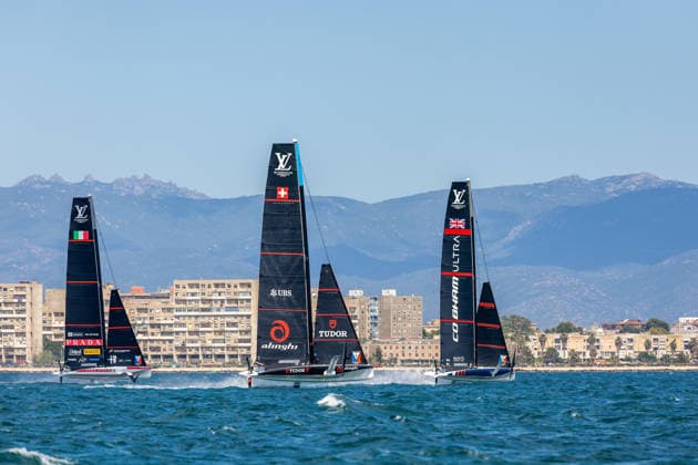 Louis Vuitton 38Th America™S Cup Preliminary Regatta Sardinia Luna Rossa 2, Tudor Team Alinghi, Athena Pathway Women And Youth in azione durante il primo giorno di regate ufficiali. La regata preliminare in Sardegna, che fa parte della 38Âª America s Cup ed e sponsorizzata da Louis Vuitton, offre ai team la prima opportunitÃ di mettere alla prova le proprie capacitÃ in vista dell evento di Napoli del 2027. Le regate si svolgeranno nel Golfo di Cagliari e vedranno in gara imbarcazioni AC40 monotipo completamente equalizzate, capaci di raggiungere velocitÃ superiori ai 40 nodi. VenerdÃ¬ 22 maggio 2026 - ( Photo Mauro Ujetto LaPresse ) Louis Vuitton 38Th America™S Cup Preliminary Regatta Sardinia Luna Rossa 2, Tudor Team Alinghi, Athena Pathway Women And Youth on the first day of racing in the Preliminary Regatta in Cagliari The preliminary regatta in Sardinia, which is part of the 38th America s Cup and sponsored by Louis Vuitton, offers the first opportunity for teams to test their skills as they prepare for the event in Naples in 2027. The races will take place in the Gulf of Cagliari, featuring fully equalized AC40 one-design yachts that can reach speeds exceeding 40 knots. Friday 22 May 2026 - ( Photo Mauro Ujetto LaPresse )  Copyright: xMauroxUjettox LaPressex