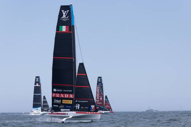 Louis Vuitton 38Th America™S Cup Preliminary Regatta Sardinia Emirates Team New Zealand in azione durante il primo giorno di regate ufficiali. La regata preliminare in Sardegna, che fa parte della 38Âª America s Cup ed e sponsorizzata da Louis Vuitton, offre ai team la prima opportunitÃ di mettere alla prova le proprie capacitÃ in vista dell evento di Napoli del 2027. Le regate si svolgeranno nel Golfo di Cagliari e vedranno in gara imbarcazioni AC40 monotipo completamente equalizzate, capaci di raggiungere velocitÃ superiori ai 40 nodi. VenerdÃ¬ 22 maggio 2026 - ( Photo Mauro Ujetto LaPresse ) Louis Vuitton 38Th America™S Cup Preliminary Regatta Sardinia Emirates Team New Zealand on the first day of racing in the Preliminary Regatta in Cagliari The preliminary regatta in Sardinia, which is part of the 38th America s Cup and sponsored by Louis Vuitton, offers the first opportunity for teams to test their skills as they prepare for the event in Naples in 2027. The races will take place in the Gulf of Cagliari, featuring fully equalized AC40 one-design yachts that can reach speeds exceeding 40 knots. Friday 22 May 2026 - ( Photo Mauro Ujetto LaPresse )  Copyright: xMauroxUjettox LaPressex