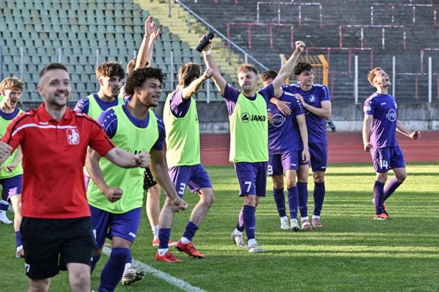 Relegation Regionalliga Bayern TSV Schwaben Augsburg SV Kirchanschöring 22 05 2026 AUGSBURG, GERMANY 22 MAY Cheers from the home side after the final whistle and the definite relegation after the match between TSV Schwaben Augsburg and SV Kirchanschöring in the second leg of the relegation to the Regionalliga Bayern at the Rosenaustadion Copyright: xBEAUTIFULxSPORTS Goldbergx