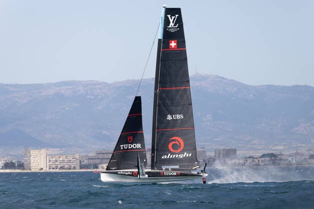Louis Vuitton 38Th America™S Cup Preliminary Regatta Sardinia Tudor Team Alinghi in azione durante il primo giorno di regate ufficiali. La regata preliminare in Sardegna, che fa parte della 38Âª America s Cup ed e sponsorizzata da Louis Vuitton, offre ai team la prima opportunitÃ di mettere alla prova le proprie capacitÃ in vista dell evento di Napoli del 2027. Le regate si svolgeranno nel Golfo di Cagliari e vedranno in gara imbarcazioni AC40 monotipo completamente equalizzate, capaci di raggiungere velocitÃ superiori ai 40 nodi. VenerdÃ¬ 22 maggio 2026 - ( Photo Mauro Ujetto LaPresse ) Louis Vuitton 38Th America™S Cup Preliminary Regatta Sardinia Tudor Team Alinghi on the first day of racing in the Preliminary Regatta in Cagliari The preliminary regatta in Sardinia, which is part of the 38th America s Cup and sponsored by Louis Vuitton, offers the first opportunity for teams to test their skills as they prepare for the event in Naples in 2027. The races will take place in the Gulf of Cagliari, featuring fully equalized AC40 one-design yachts that can reach speeds exceeding 40 knots. Friday 22 May 2026 - ( Photo Mauro Ujetto LaPresse )  Copyright: xMauroxUjettox LaPressex
