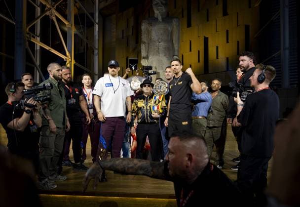 CAIRO - World champion Oleksandr Usyk and boxer Rico Verhoeven during a weigh-in at the Grand Egyptian Museum ahead of the title fight at the Pyramids of Giza. KOEN VAN WEEL ANP xVIxANPxSportx xxANPxIVx 559066984 originalFilename: 559066984.jpg