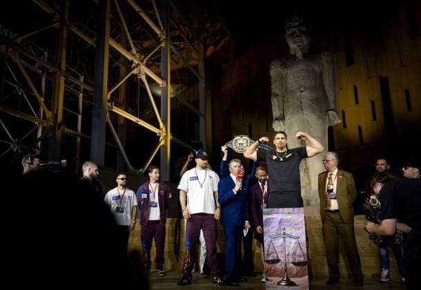 CAIRO - World champion Oleksandr Usyk and boxer Rico Verhoeven during a weigh-in at the Grand Egyptian Museum ahead of the title fight at the Pyramids of Giza. KOEN VAN WEEL ANP xVIxANPxSportx xxANPxIVx 559066993 originalFilename: 559066993.jpg