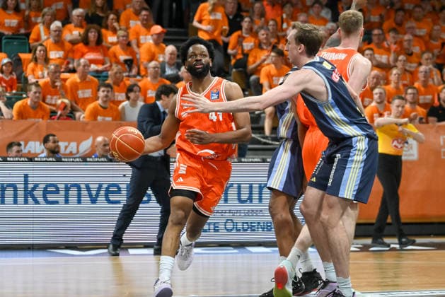 Lloyd Pandi RASTA Vechta, 41 on the ball RASTA Vechta vs ALBA Berlin, easyCredit Basketball Bundesliga, Play Off, Season 2025 2026, 22 05 2026, RASTA Vechta vs ALBA Berlin, easyCredit Basketball Bundesliga, Play Off, Season 2025 2026, 22 05 2026 Vechta Copyright: xEibner-Pressefoto RobertxGertzenx EP_RGN