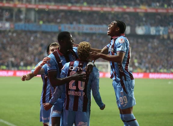 Turkish Cup Final: Trabzonspor v TUMOSAN Konyaspor ANTALYA, TURKIYE - MAY 22: Players of Trabzonspor celebrate after a goal during Turkish Cup final between Trabzonspor and TUMOSAN Konyaspor at Corendon Airlines Park Antalya Stadium in Antalya, Turkiye on May 22, 2026. Fatih Hepokur Anadolu Antalya Turkey. Editorial use only. Please get in touch for any other usage.  Copyright: x2026xAnadoluxFatihxHepokurx