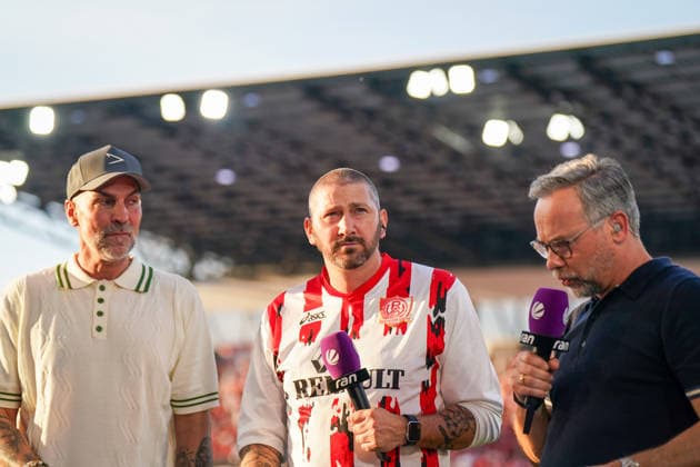 Germany Football 2 Bundesliga Relegation 2025 2026 Rot Weiss Essen vs SpVgg Greuther Fürth Stadion an der Hafenstraße Essen Sascha Mölders former footballer from Essen with Markus Babbel Copyright: xJOERANxSTEINSIEKx