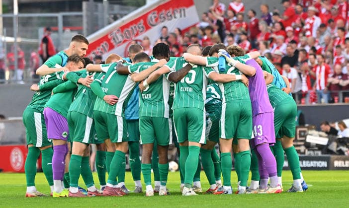 22 05 2026 Soccer season 2025 2026 Relegation 2 Soccer Bundesliga first leg Rot Weiss Essen RWE SpVgg Greuther Fürth Kleeblatt Sportfoto Zink MeZi xmexzix DFL regulations prohibit any use of photographs as image sequences and or quasi video only for editorial use Teamkreis Mannschaft Team Fürth before the start of the match