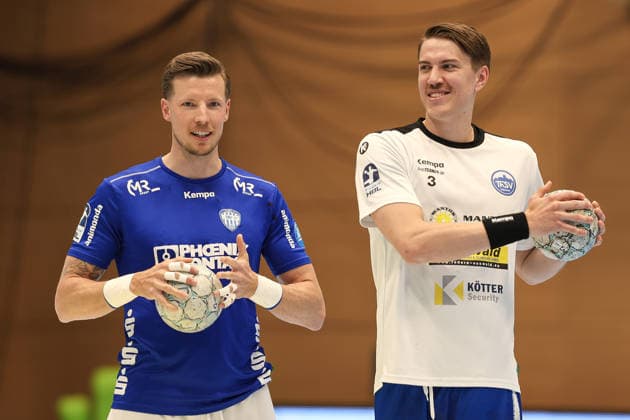 2026 05 22, xkwix, Handball, HBL, ThSV Eisenach TBV Lemgo Lippe, Werner Aßmann Halle, 32 Matchday, Season 2025 2026 Oskar Joelsson ThSV Eisenach 3 in conversation with Adam Nyfjäll TBV Lemgo Lippe 22 Photo xKamilxWilkowskixPressefotoKochx Thüringen Germany