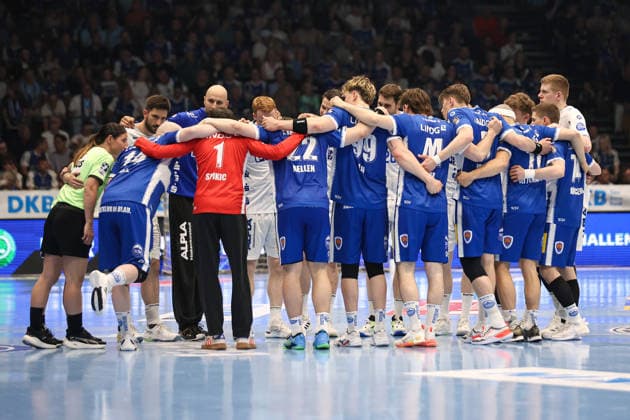 2026 05 22, xkwix, Handball, HBL, ThSV Eisenach TBV Lemgo Lippe, Werner Aßmann Halle, 32 Matchday, Season 2025 2026 Both teams in the circle before kick-off Photo xKamilxWilkowskixPressefotoKochx Thüringen Germany