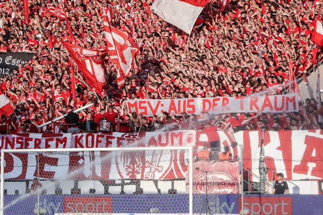 Sports, Football, Relegation 2026 Season 2025 2026 First leg Rot Weiss Essen SpVgg Greuther Fürth 22 05 2026, Stadion an der Hafenstraße Fans Rot Weiss Essen steal a goalpost from the Duisburg schauinsland reisen arena, the stadium of rivals MSV Duisburg, and now present the post in the stadium, Background MSV Duisburg did not reach the relegation Essen Stadion an der Hafenstraße North Rhine-Westphalia Germany on the last matchday due to a goalpost hit in the last second