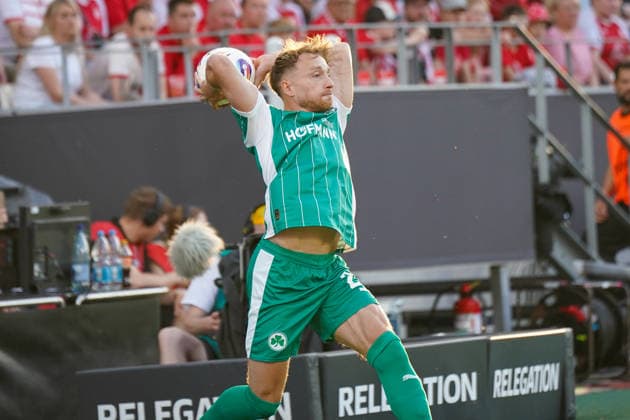 Germany Soccer 2 Bundesliga Relegation 2025 2026 Rot Weiss Essen vs SpVgg Greuther Fürth Stadion an der Hafenstraße Essen Jannik Dehm SpVgg Greuther Fürth, 23 Copyright: xJOERANxSTEINSIEKx