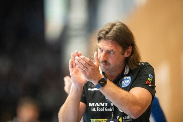 DAIKIN HBL HANDBALL MEN 1 BL 32 GAME DAY THSV EISENACH TBV LEMGO LIPPE FOR EDITORIAL PURPOSES ONLY p 22 05 2026 Eisenach DAIKIN HBL Handball 1 Bundesliga Herren Saison 2025 2026 32 Spieltag Werner Assmann Halle ThSV Eisenach TBV Lemgo Lippe im Foto Trainer Sebastian Hinze ThSV Eisenach Germany Thüringen Eisenach Copyright SaschaxFromm Copyright: SaschaxFromm doc85ykghgyomh62od9h9e ,EDITORIAL USE ONLY Copyright: SaschaxFromm
