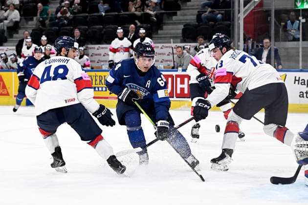 LKS 20260522 Mikael Granlund (C) of Finland vies with the puck during the 2026 IIHF Ice hockey, Eishockey World Championships preliminary round group A match between Finland and Great Britain in Zurich on May 22th, 2026. - RONI REKOMAA Zürich Switzerland _ZtdBapjGow  Copyright: xRonixRekomaax _ZtdBapjGow