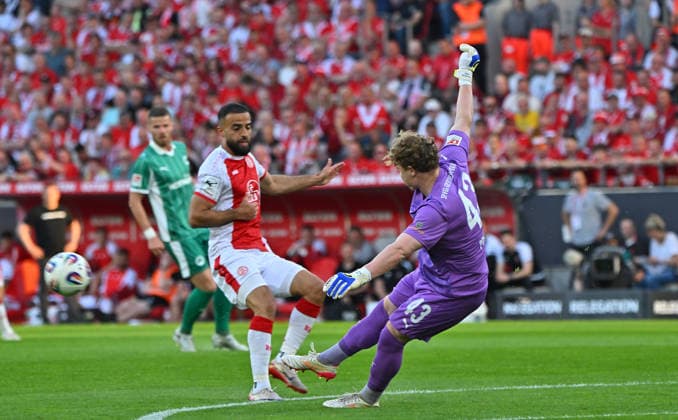 22 05 2026 Soccer season 2025 2026 Relegation 2 Soccer Bundesliga first leg Rot Weiss Essen RWE SpVgg Greuther Fürth Kleeblatt Sportfoto Zink MeZi xmexzix DFL regulations prohibit any use of photographs as image sequences and or quasi video only for editorial use Ramien Safi 7, Rot Weiss Essen Silas Prüfrock 43, SpVgg Greuther Fürth
