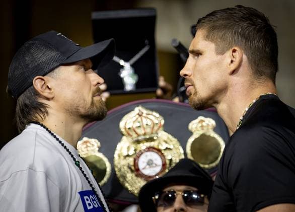 CAIRO - World champion Oleksandr Usyk and boxer Rico Verhoeven during a weigh-in at the Grand Egyptian Museum ahead of the title fight at the Pyramids of Giza. KOEN VAN WEEL ANP xVIxANPxSportx xxANPxIVx 559069225 originalFilename: 559069225.jpg