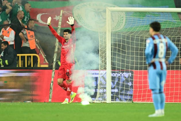 Trabzonspor v TUMOSAN Konyaspor - Turkish Cup Final ANTALYA, TURKIYE - MAY 22: A torch is thrown into the pitch during Turkish Cup final between Trabzonspor and TUMOSAN Konyaspor at Corendon Airlines Park Antalya Stadium in Antalya, Turkiye on May 22, 2026. Orhan Cicek Anadolu Antalya Turkey. Editorial use only. Please get in touch for any other usage.  Copyright: x2026xAnadoluxOrhanxCicekx