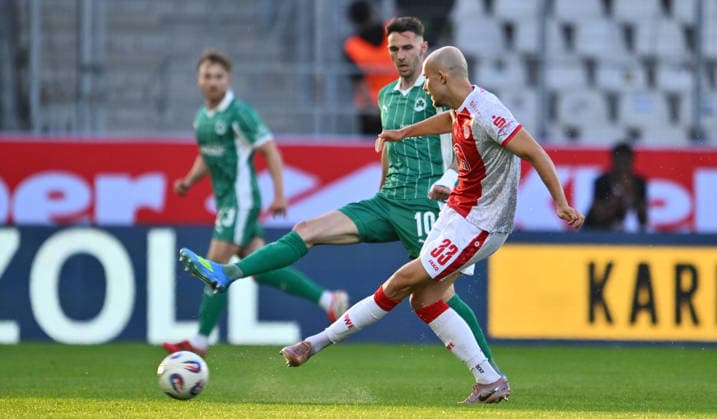 22 05 2026 Soccer season 2025 2026 Relegation 2 Soccer Bundesliga first leg Rot Weiss Essen RWE SpVgg Greuther Fürth Kleeblatt Sportfoto Zink xwoxzix DFL regulations prohibit any use of photographs as image sequences and or quasi video only for editorial use Branimir Hrgota 10, SpVgg Greuther Fürth Tobias Kraulich 33, Rot Weiss Essen