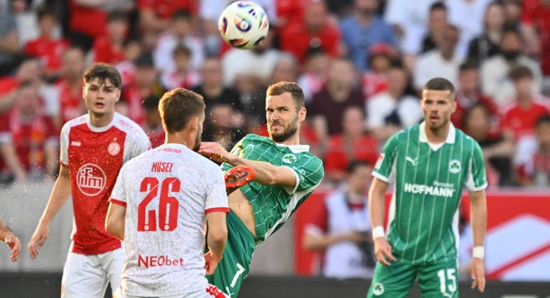 22 05 2026 Soccer season 2025 2026 Relegation 2 Soccer Bundesliga first leg Rot Weiss Essen RWE SpVgg Greuther Fürth Kleeblatt Sportfoto Zink xwoxzix DFL regulations prohibit any use of photographs as image sequences and or quasi video only for editorial use Torben Müsel 26, Rot Weiss Essen Dennis Srbeny 7, SpVgg Greuther Fürth