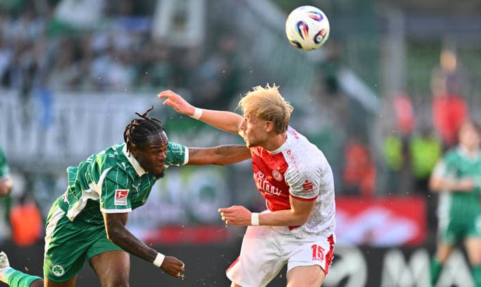 22 05 2026 Soccer season 2025 2026 Relegation 2 Soccer Bundesliga first leg Rot Weiss Essen RWE SpVgg Greuther Fürth Kleeblatt Sportfoto Zink xwoxzix DFL regulations prohibit any use of photographs as image sequences and or quasi video only for editorial use Noel Futkeu 9, SpVgg Greuther Fürth Ben Vincent Hüning 15, Rot Weiss Essen