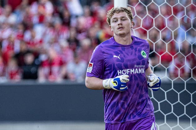 2 Bundesliga, Relegation Rot Weiss Essen SpVgg Greuther Fürth 22 05 2026 Silas Prüfrock SpVgg Greuther Fürth, 43 2 Bundesliga, Relegation Rot Weiss Essen SpVgg Greuther Fürth Stadion an der Hafenstraße, Essen 22 05 2026 DFL DFB regulations prohibit any use of photographs as image sequences and or quasi video Copyright: xBEAUTIFULxSPORTS Buriakovx