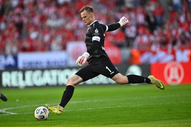 22 05 2026 Soccer season 2025 2026 Relegation 2 Soccer Bundesliga first leg Rot Weiss Essen RWE SpVgg Greuther Fürth Kleeblatt Sportfoto Zink xwoxzix DFL regulations prohibit any use of photographs as image sequences and or quasi video only for editorial use Jakob Golz 1, Rot Weiss Essen