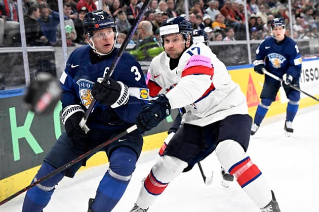 LKS 20260522 Olli Määttä (L) of Finland vies the puck with Mark Richardson of Britain during the 2026 IIHF Ice hockey, Eishockey World Championships preliminary round group A match between Finland and Great Britain in Zurich on May 22th, 2026. - RONI REKOMAA Zürich Switzerland KlDTatPh448  Copyright: xRonixRekomaax KlDTatPh448
