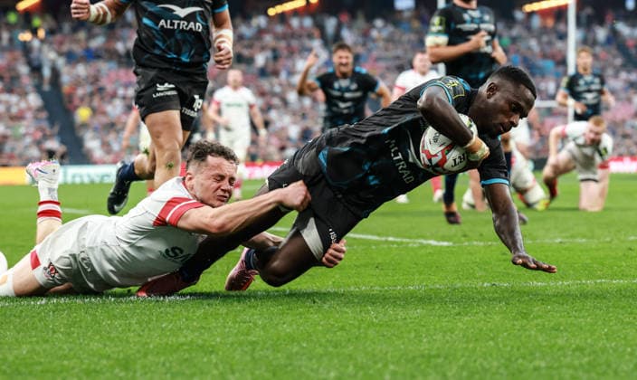 2026 European Rugby Challenge Cup Final, San Mames Stadium, Bilbao, Spain 22 5 2026 Montpellier Herault Rugby vs Ulster Montpellier™s Gabriel N Gandebe scores their first try despite Michael Lowry of Ulster Gabriel N Gandebe scores their first try despite Michael Lowry 22 5 2026  Copyright: x INPHO DanxSheridanx DAN_1010