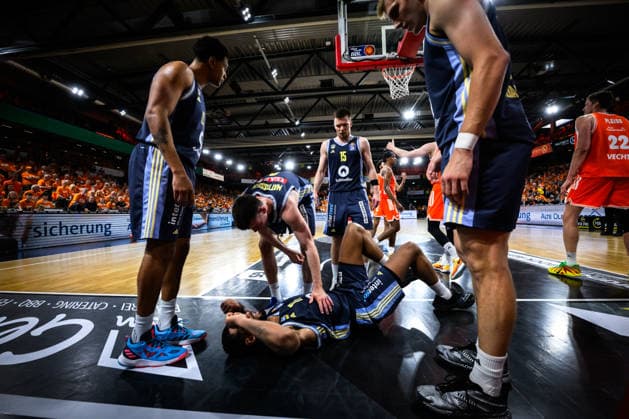 22 05 2026, Rasta Dome, Vechta Basketball, easyCredit Bundesliga, Playoffs quarterfinals, Rasta Vechta vs ALBA Berlin Norris Agbakoko 17 Berlin down after duel