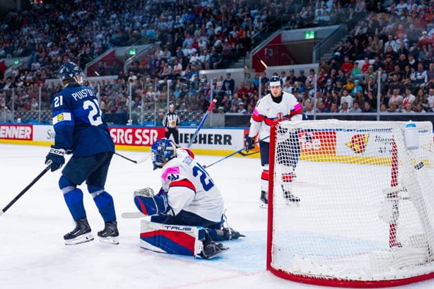 ZURICH, SWITZERLAND - MAY 22: Ville Hainola (Finland, 41) scores his second goal in a row to the 2:0 during the Preliminary Round - Group A Match 35 between Finland and Great Britain at the IIHF Ice hockey, Eishockey World Championship, WM, Weltmeisterschaft 2026, Swiss Life Arena on May 22, 2026 in Zurich, Switzerland. Zurich Switzerland Copyright: xTimoxSteinx