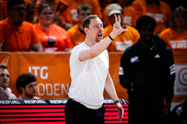 22 05 2026, Rasta Dome, Vechta Basketball, easyCredit Bundesliga, Playoffs quarterfinals, Rasta Vechta vs ALBA Berlin cheers Christian Held Head Coach Vechta
