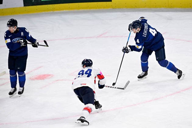 LKS 20260522 Mikko Lehtonen (R) of Finland shoots to score team s third goal during the 2026 IIHF Ice hockey, Eishockey World Championships preliminary round group A match between Finland and Great Britain in Zurich on May 22, 2026. - RONI REKOMAA Zürich Switzerland W-D4sRXYk6U  Copyright: xRonixRekomaax W-D4sRXYk6U