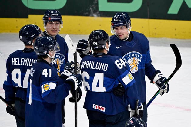 LKS 20260522 Goalscorer Mikko Lehtonen (R) of Finland celebrates his 3-0 goal with line mates during the 2026 IIHF Ice hockey, Eishockey World Championships preliminary round group A match between Finland and Great Britain in Zurich on May 22, 2026. - RONI REKOMAA Zürich Switzerland sQy3eQyfe8o  Copyright: xRonixRekomaax sQy3eQyfe8o