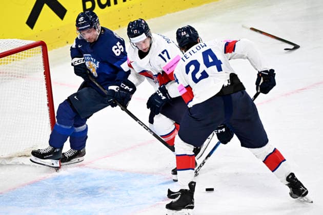 LKS 20260522 Sakari Manninen (L) of Finland fails to score during the 2026 IIHF Ice hockey, Eishockey World Championships preliminary round group A match between Finland and Great Britain in Zurich on May 22, 2026. - RONI REKOMAA Zürich Switzerland FtbYINdk5kQ  Copyright: xRonixRekomaax FtbYINdk5kQ