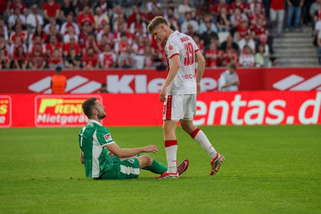 22 05 2026, xgrfx, Soccer 2 Bundesliga Relegation, Rot Weiss Essen SpVgg Greuther Fürth v l Dennis Srbeny Greuther Fürth , Gianluca Swajkowski Rot Weiß Essen DFL DFB REGULATIONS PROHIBIT ANY USE OF PHOTOGRAPHS as IMAGE SEQUENCES and or QUASI VIDEO Essen