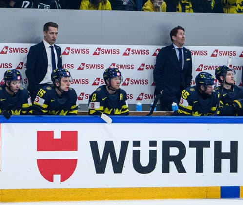 260522 Head coach Sam Hallam of Sweden during the 2026 IIHF Ice Hockey World Championship match between Sweden and Italy on May 22, 2026 in Fribourg Photo Jesper Zerman BILDBYRAN kod JZ JZ0726 ishockey ice hockey ishockey vm 2026 vm 2026 iihf world championship sverige sweden italien italy bbeng  Copyright: JESPERxZERMAN BB260522JZ121