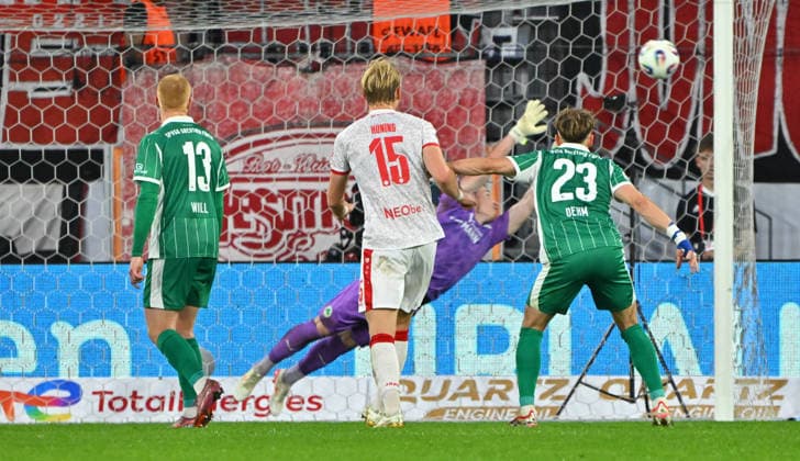 22 05 2026 Soccer season 2025 2026 Relegation 2 Soccer Bundesliga first leg Rot Weiss Essen RWE SpVgg Greuther Fürth Kleeblatt Sportfoto Zink MeZi xmexzix DFL regulations prohibit any use of photographs as image sequences and or quasi video only for editorial use Silas Prüfrock 43, SpVgg Greuther Fürth must concede goal to 1 0 by Torben Müsel 26, Rot Weiss Essen, not in picture