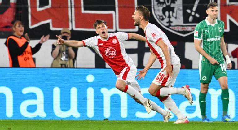 22 05 2026 Soccer season 2025 2026 Relegation 2 Soccer Bundesliga first leg Rot Weiss Essen RWE SpVgg Greuther Fürth Kleeblatt Sportfoto Zink xwoxzix DFL regulations prohibit any use of photographs as image sequences and or quasi video only for editorial use Torjubel Jubel Freude nach Treffer Tor Torschuß zum 1 0 durch Torben Müsel 26, Rot Weiss Essen