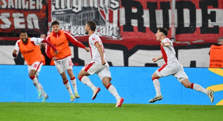22 05 2026 Soccer season 2025 2026 Relegation 2 Soccer Bundesliga first leg Rot Weiss Essen RWE SpVgg Greuther Fürth Kleeblatt Sportfoto Zink xwoxzix DFL regulations prohibit any use of photographs as image sequences and or quasi video only for editorial use Torjubel Jubel Freude nach Treffer Tor Torschuß zum 1 0 durch Torben Müsel 26, Rot Weiss Essen